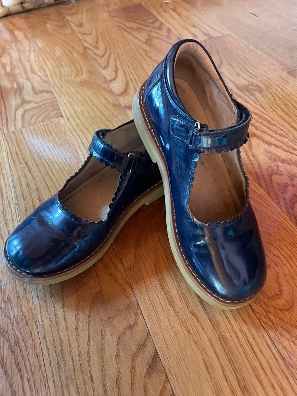 Patent leather Mary Jane shoes
